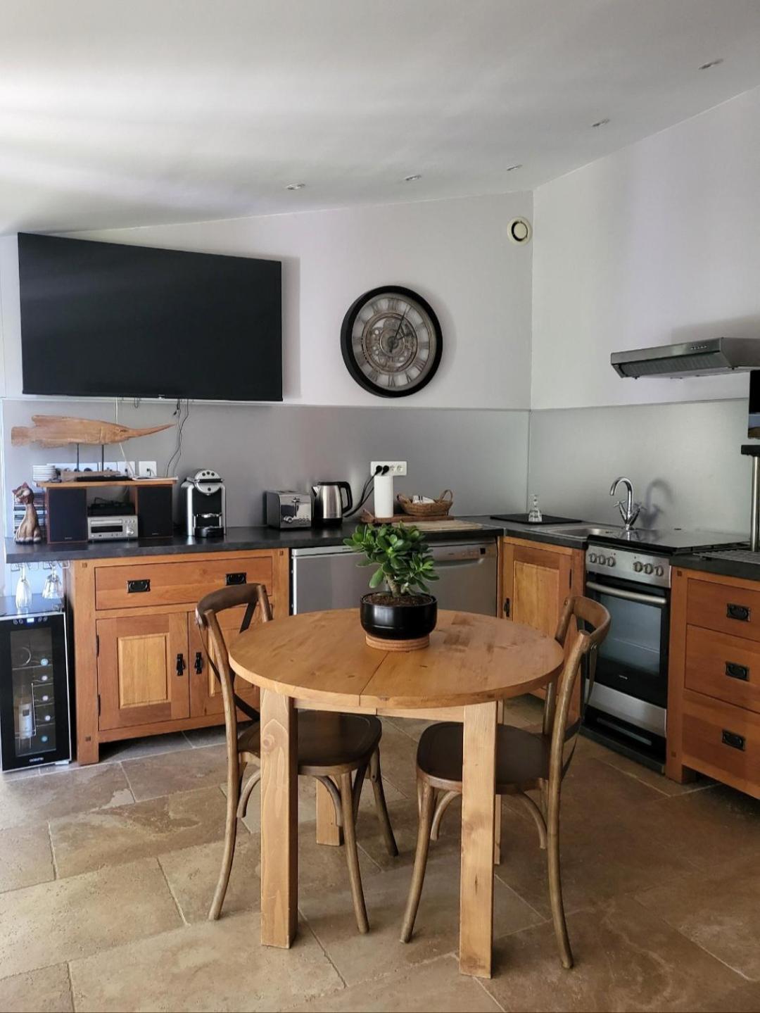 Hammam Et Jacuzzi En Provence Holiday home *
