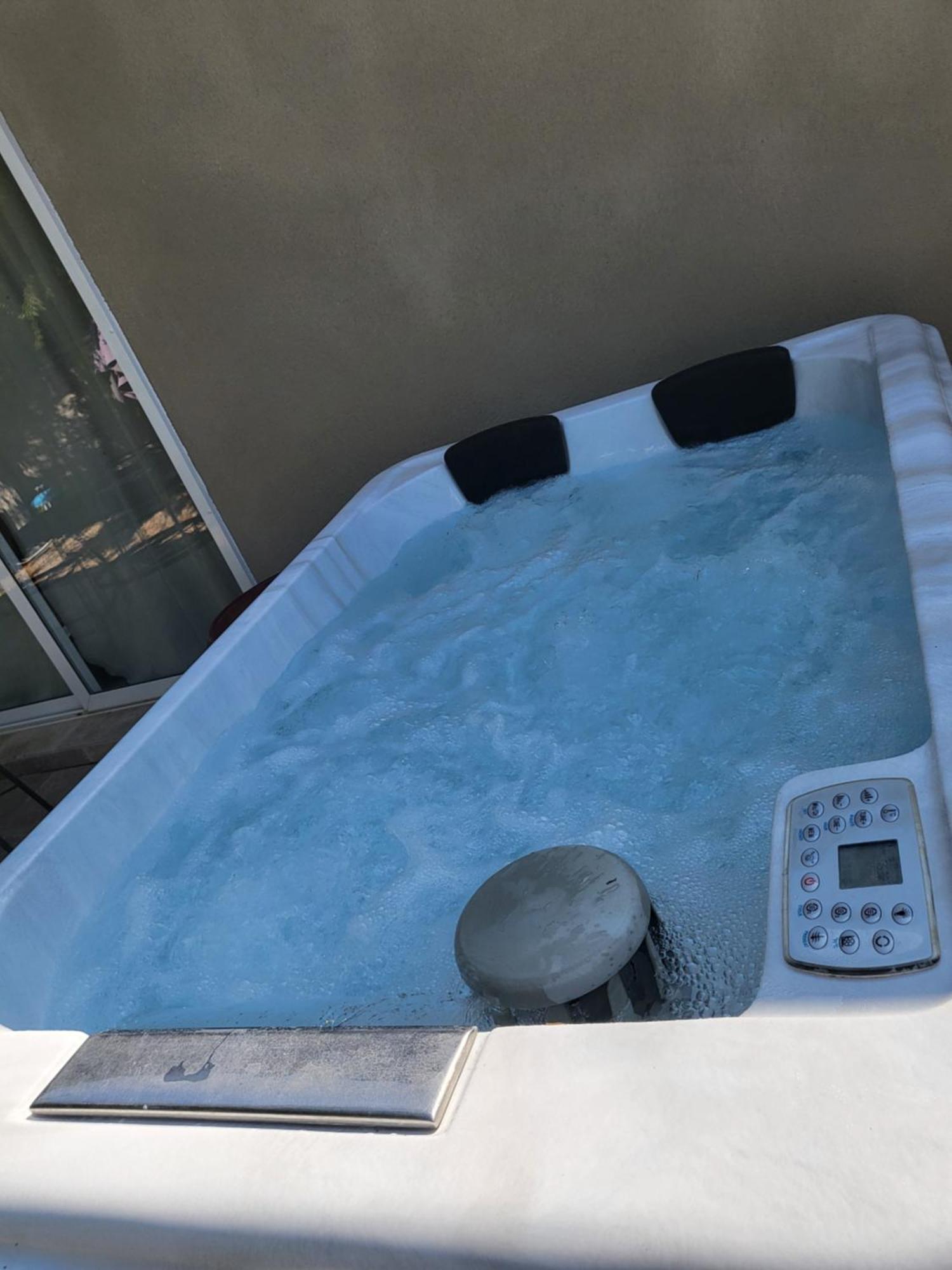 Hammam Et Jacuzzi En Provence * Caphan