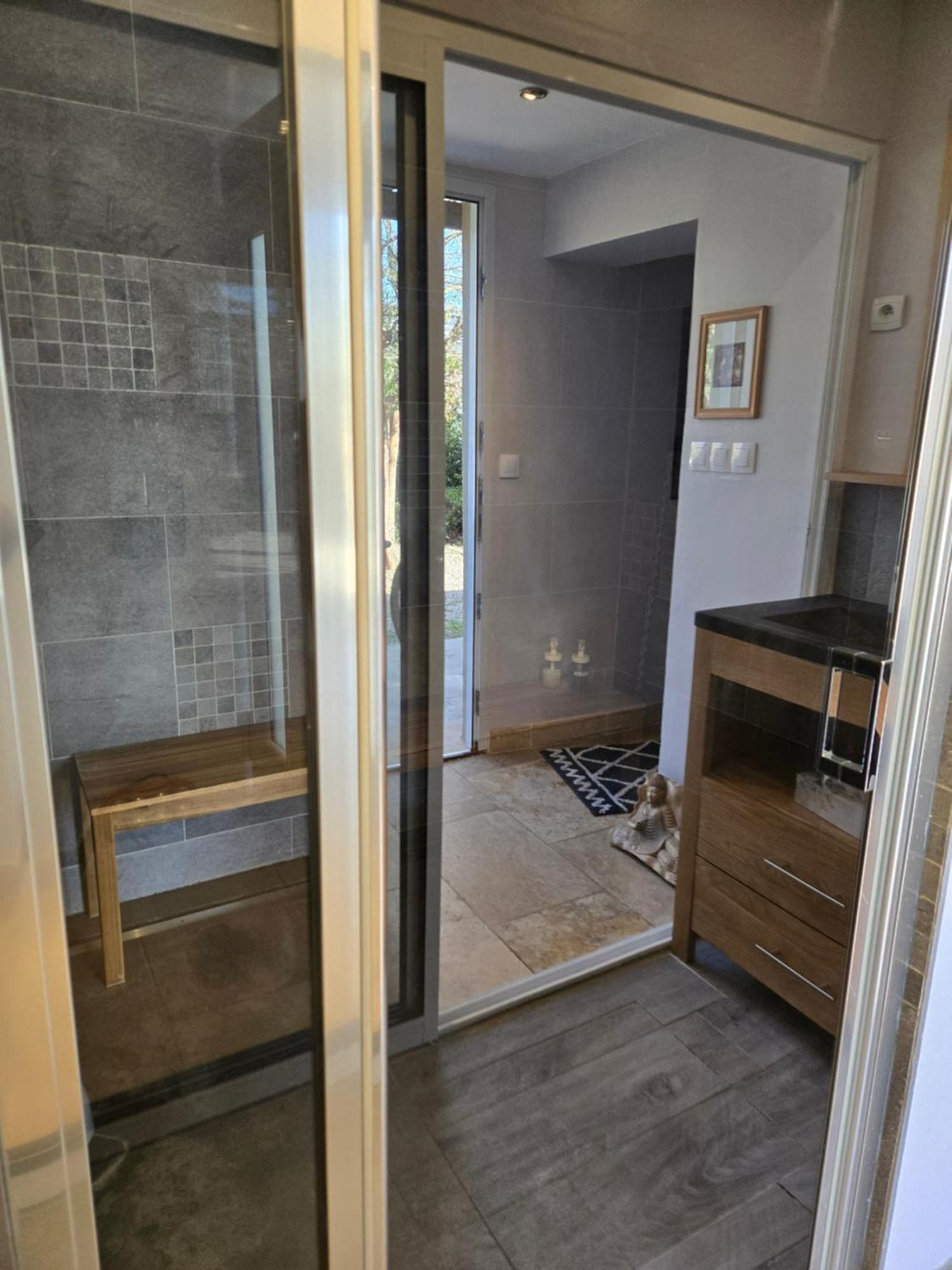 Holiday home Hammam Et Jacuzzi En Provence Caphan