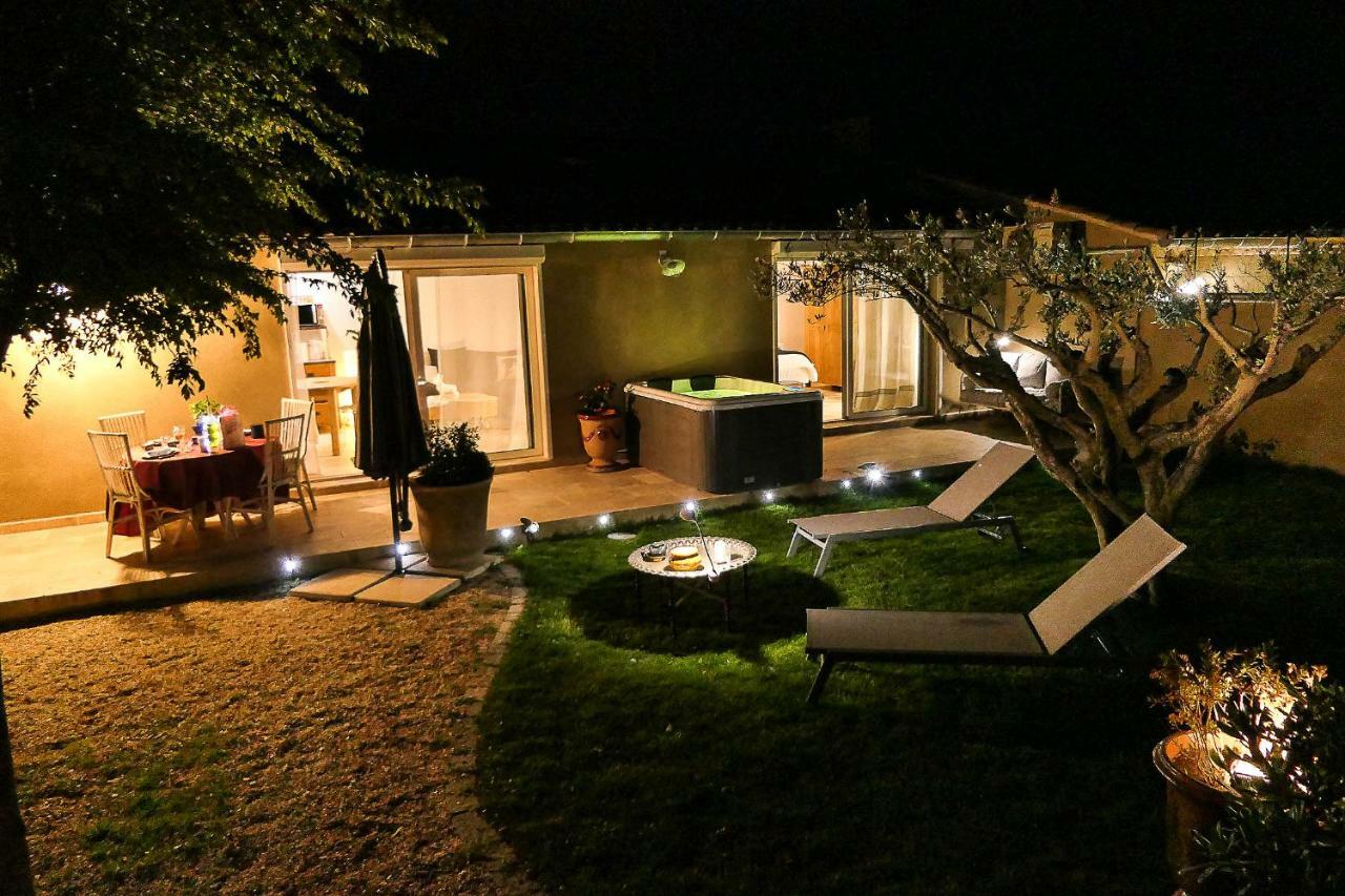 Holiday home Hammam Et Jacuzzi En Provence Caphan